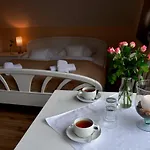 Gosciniec Pod Lubomirem Bed & Breakfast 3*