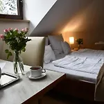 Gosciniec Pod Lubomirem Bed & Breakfast 3*