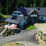 Bed & Breakfast Gosciniec Pod Lubomirem 3*