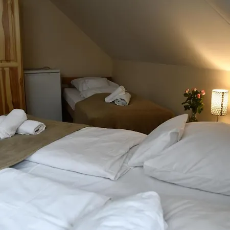 Gosciniec Pod Lubomirem Bed & Breakfast *