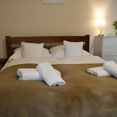 Gosciniec Pod Lubomirem Bed & Breakfast *