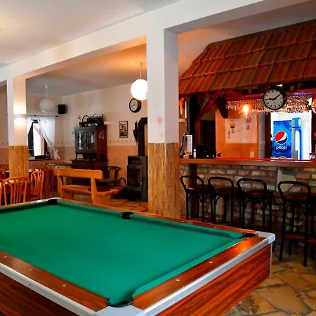 Gosciniec Pod Lubomirem Bed & Breakfast *